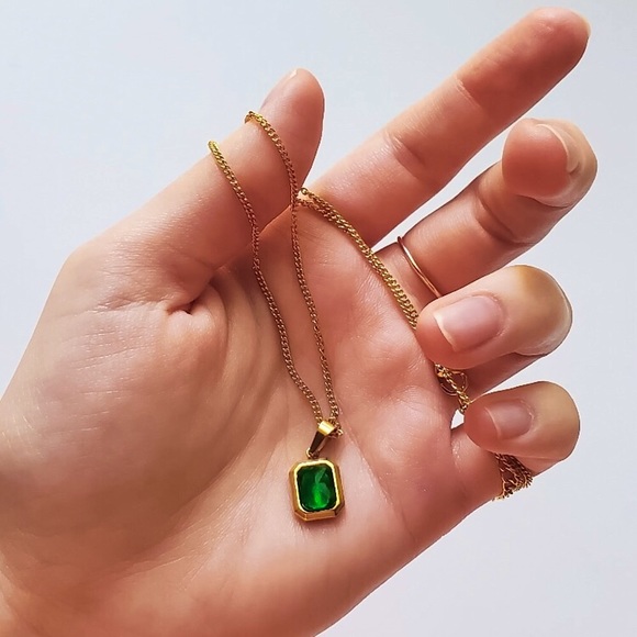 ⚜️𝟯𝟬%𝗢𝗙𝗙 𝗯𝘂𝗻𝗱𝗹𝗲𝘀 𝟯+⚜️ NEW Green Charm Stainless Steel Necklace - Picture 6 of 10